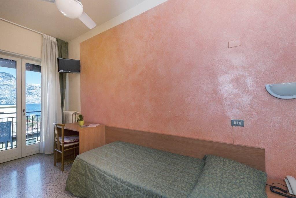 Hotel Sorriso 브렌조네 술 가르다 외부 사진