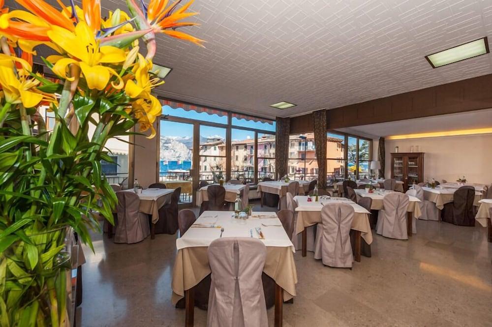 Hotel Sorriso 브렌조네 술 가르다 외부 사진