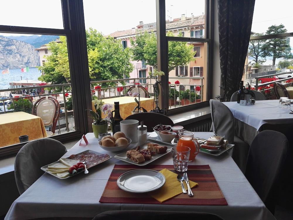 Hotel Sorriso 브렌조네 술 가르다 외부 사진
